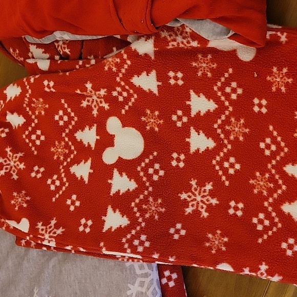 Family Set Mickey Christmas Pajamas - Picture 5 of 5